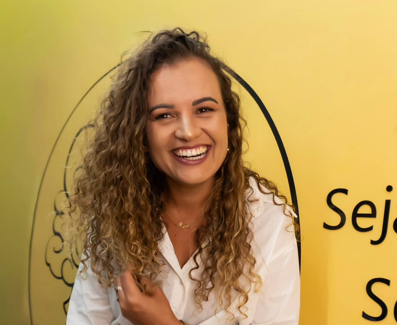 Cristielen Agnes, especialista em cachos